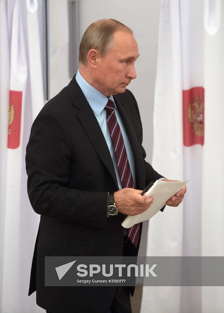 Russian President Vladimir Putin casts his vote on Unified Voting Day