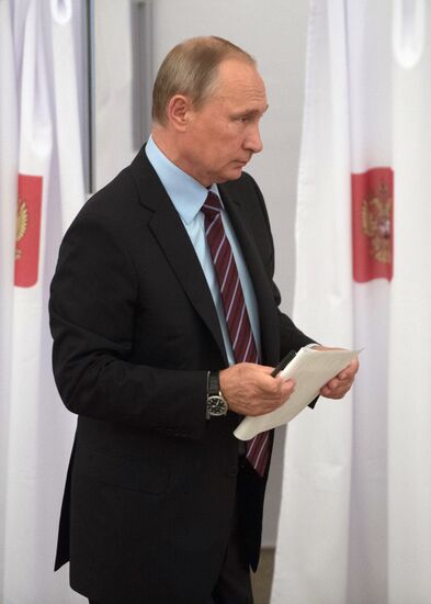 Russian President Vladimir Putin casts his vote on Unified Voting Day