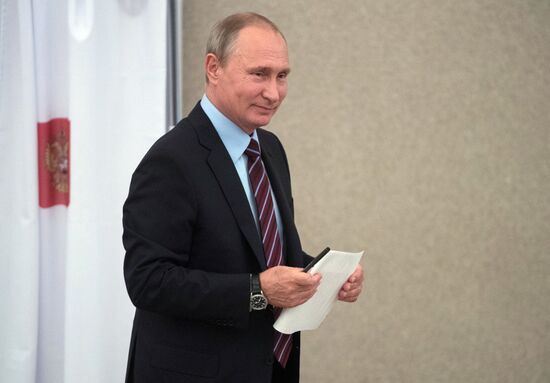 Russian President Vladimir Putin casts his vote on Unified Voting Day