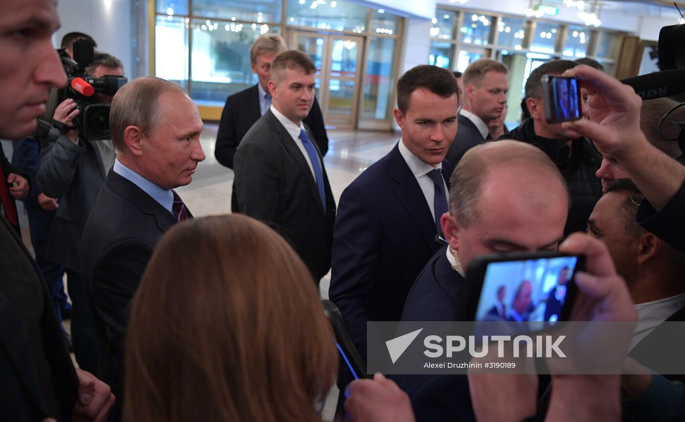 Russian President Vladimir Putin casts his vote on Unified Voting Day