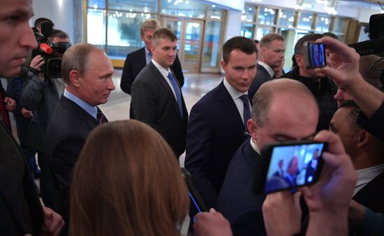Russian President Vladimir Putin casts his vote on Unified Voting Day