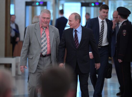 Russian President Vladimir Putin casts his vote on Unified Voting Day