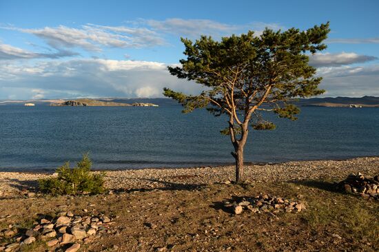 Garbage removal at Lake Baikal's water area and shores