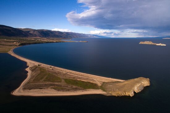 Garbage removal at Lake Baikal's water area and shores
