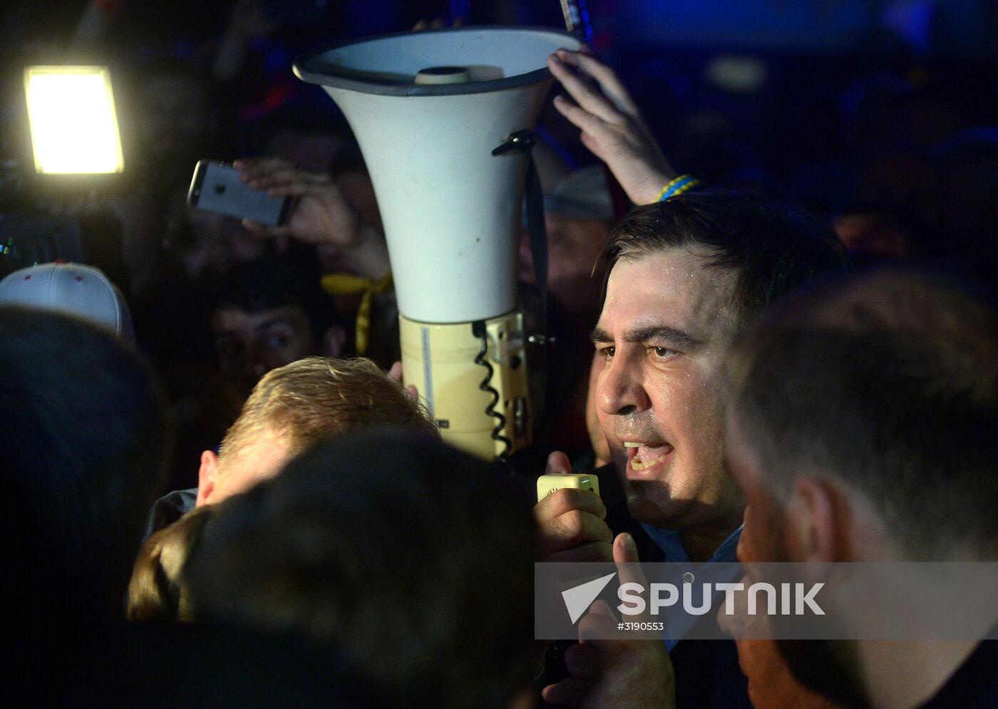 Mikheil Saakashvili crosses Polish-Ukrainian border