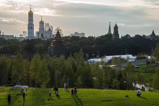 Zaryadye Park opens in Moscow