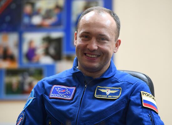 Pre-flight press conference by ISS-53/54 crew