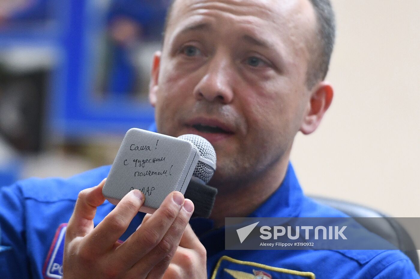 Pre-flight press conference by ISS-53/54 crew