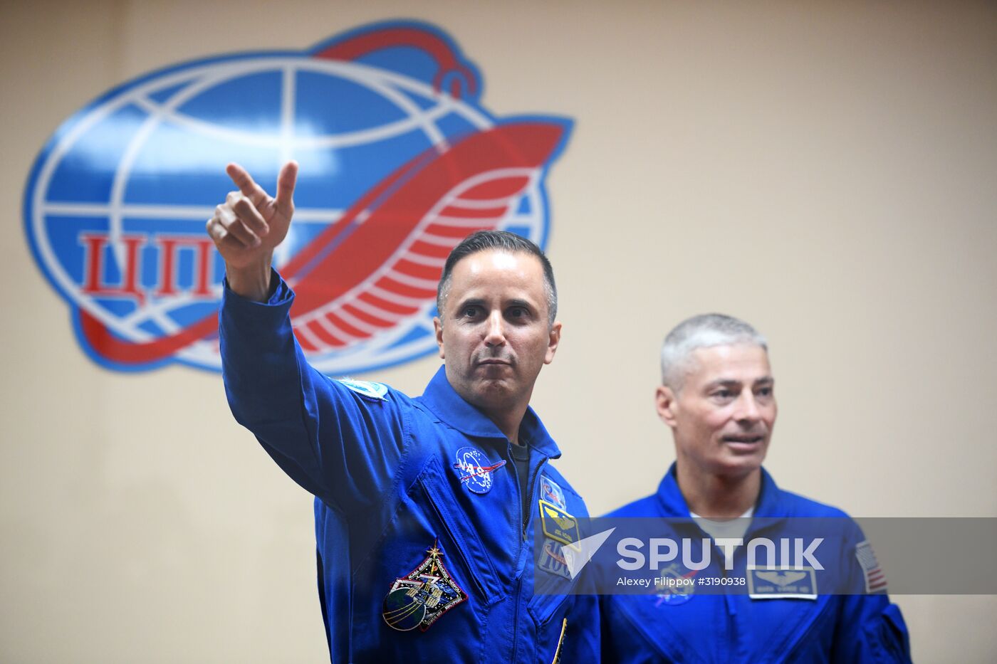 Pre-flight press conference by ISS-53/54 crew