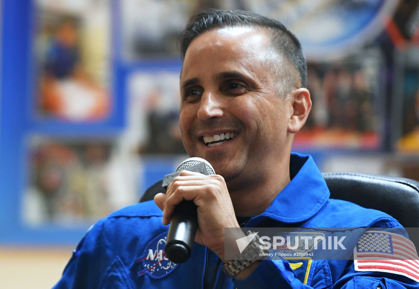 Pre-flight press conference by ISS-53/54 crew