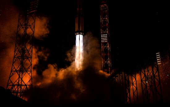 Amazonas-5 satellite lifts off atop Proton-M rocket from Baikonur Space Center