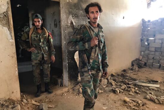 Syrian Army continues to advance near Deir ez-Zor
