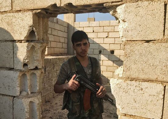 Syrian Army continues offensive operation near Deir ez-Zor