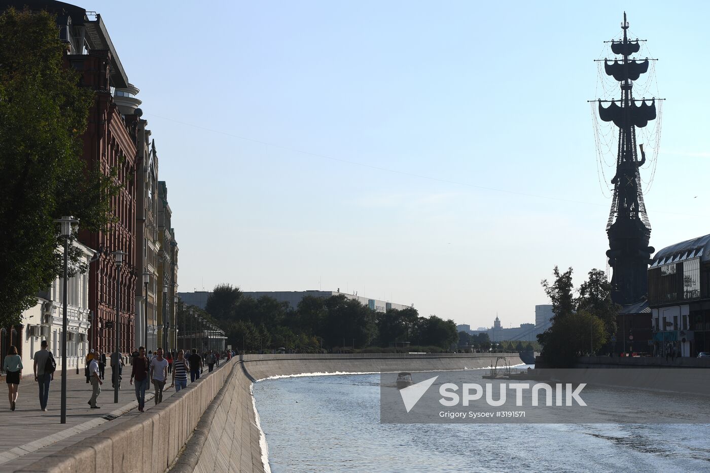 Moscow streets and squares renovated under My Street program