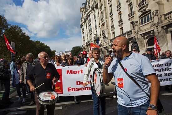 Protests in Paris against amendments to Labor Code