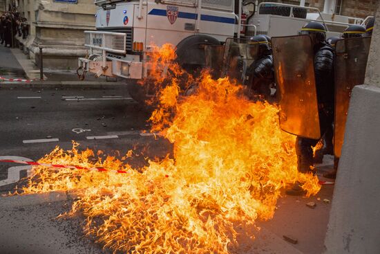 Protests in Paris against amendments to Labor Code