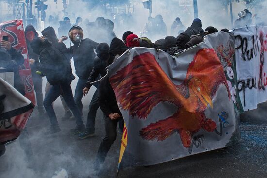 Protests in Paris against amendments to Labor Code