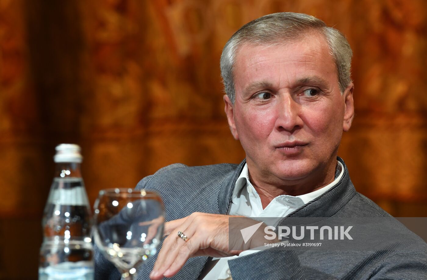 Bolshoi company's get-together