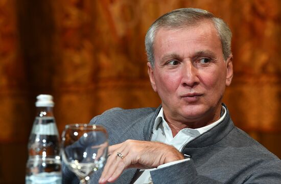 Bolshoi company's get-together