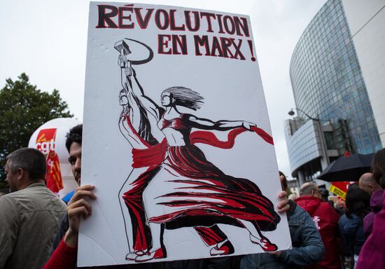 Protests in Paris against amendments to Labor Code