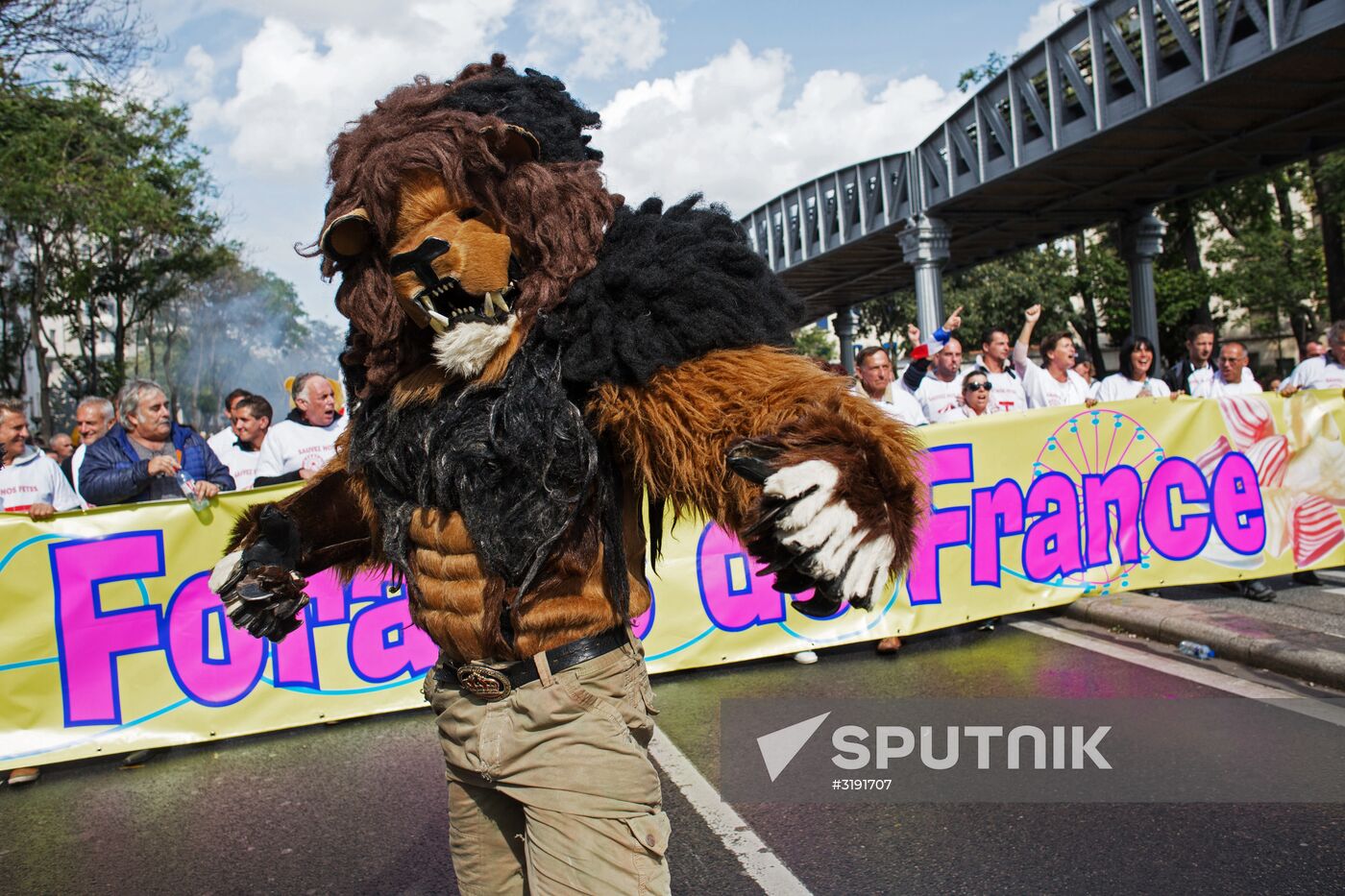 Protests in Paris against amendments to Labor Code
