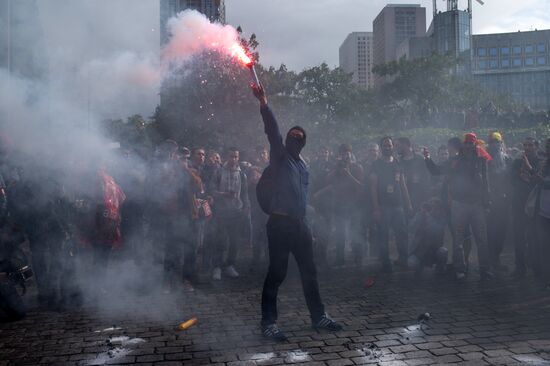 Protests in Paris against amendments to Labor Code