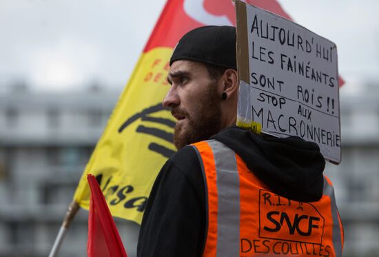 Protests in Paris against amendments to Labor Code