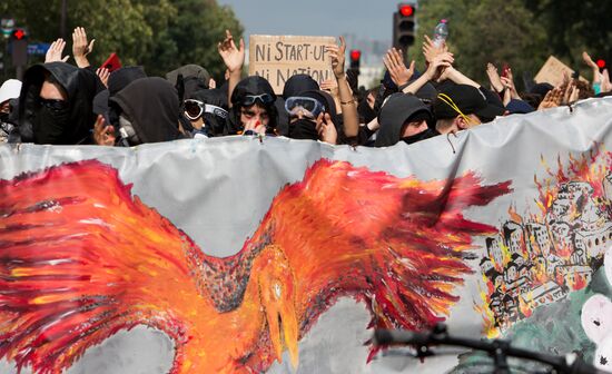 Protests in Paris against amendments to Labor Code