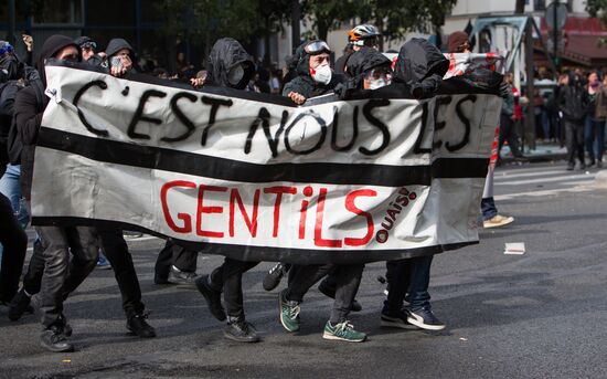 Protests in Paris against amendments to Labor Code
