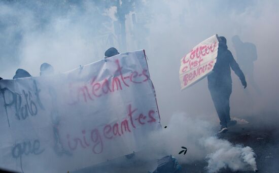 Protests in Paris against amendments to Labor Code