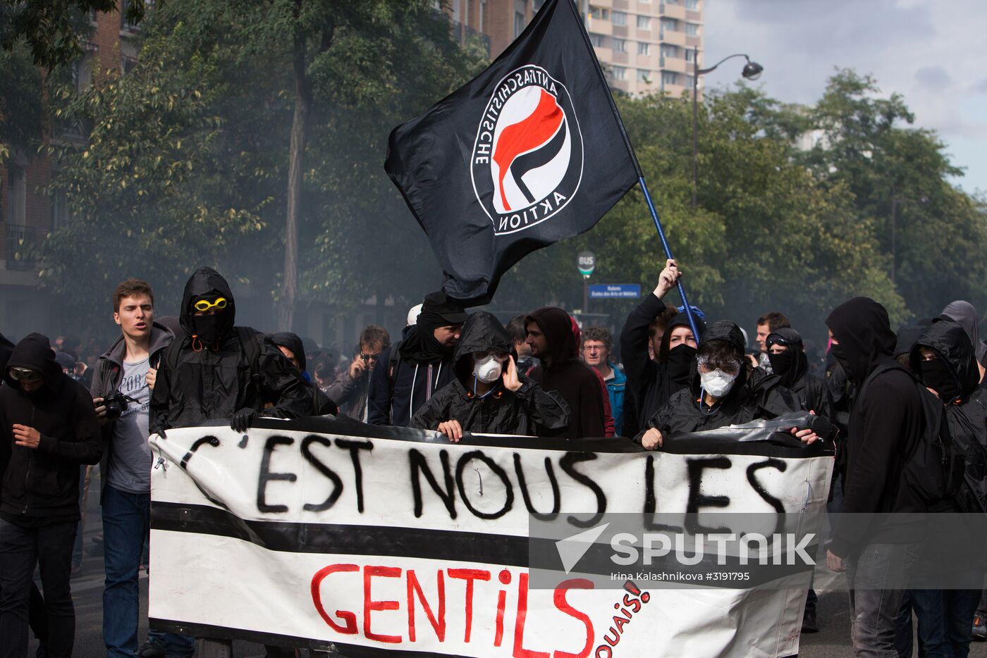 Protests in Paris against amendments to Labor Code