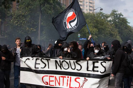 Protests in Paris against amendments to Labor Code