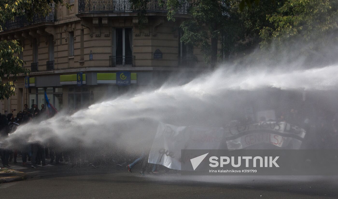 Protests in Paris against amendments to Labor Code