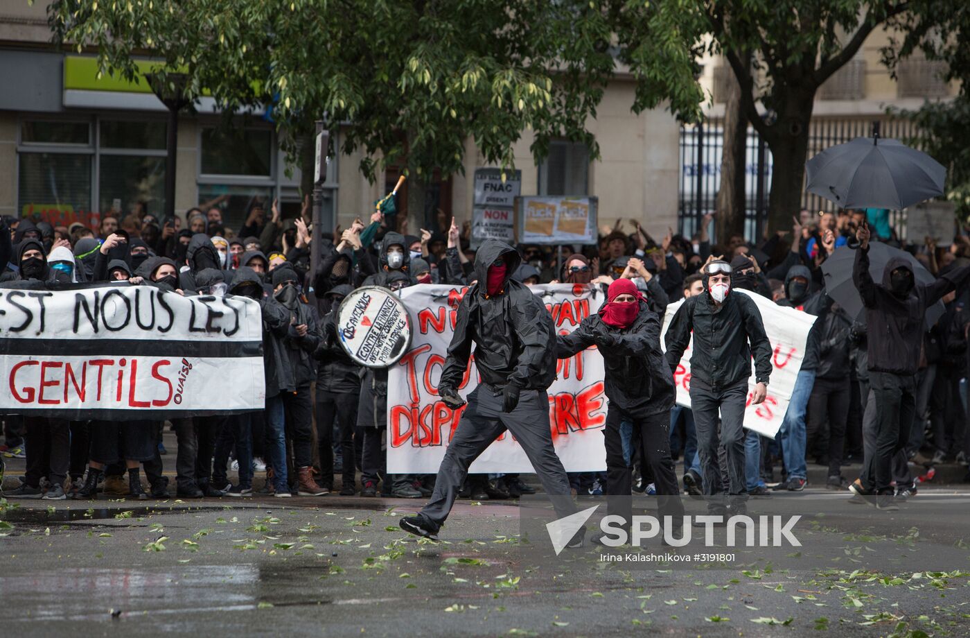 Protests in Paris against amendments to Labor Code