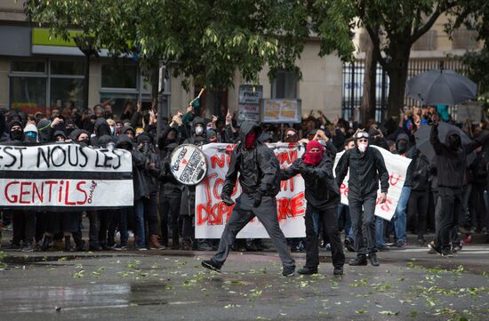 Protests in Paris against amendments to Labor Code