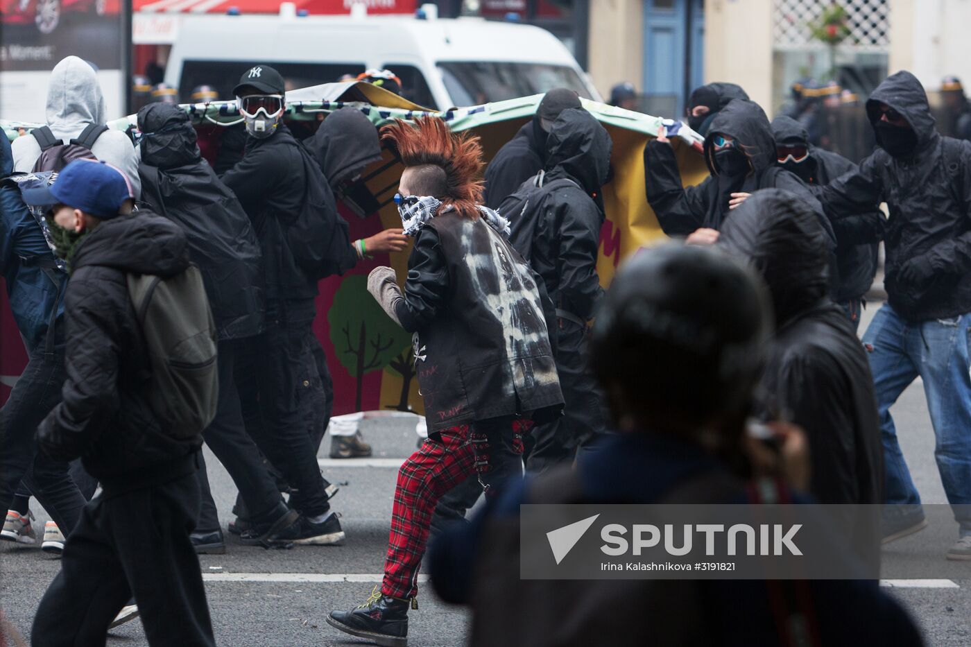 Protests in Paris against amendments to Labor Code