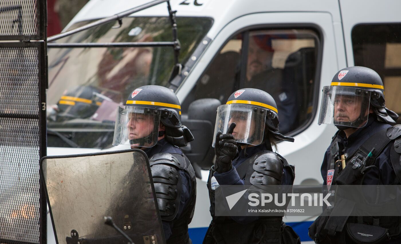 Protests in Paris against amendments to Labor Code