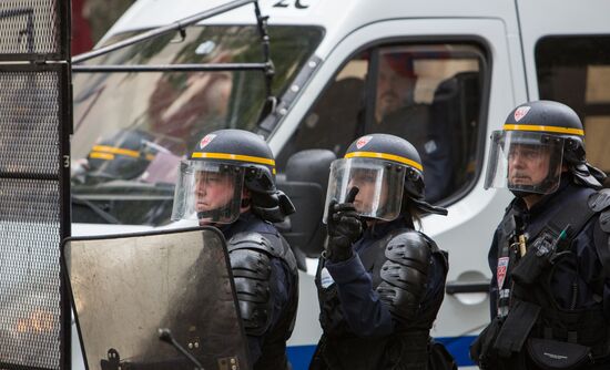 Protests in Paris against amendments to Labor Code
