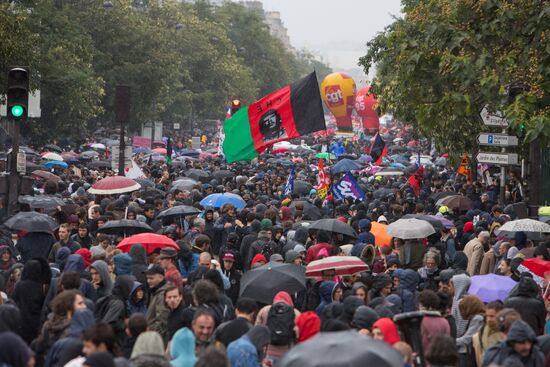 Protests in Paris against amendments to Labor Code