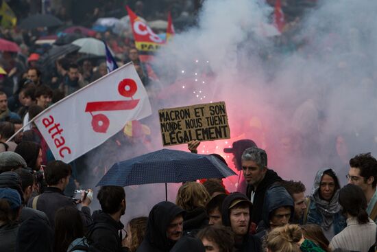 Protests in Paris against amendments to Labor Code