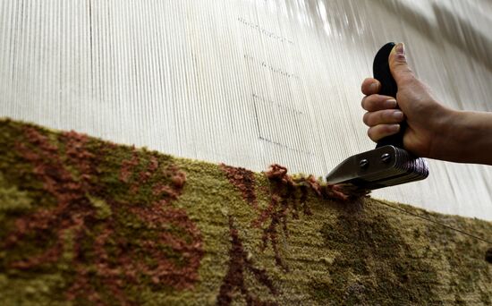 Carpet making in Armenia