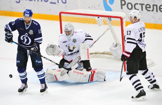 Kontinental Hockey League. Dynamo Moscow vs. Traktor