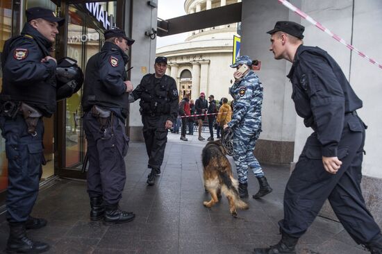 Bomb threat is checked in St. Petersburg