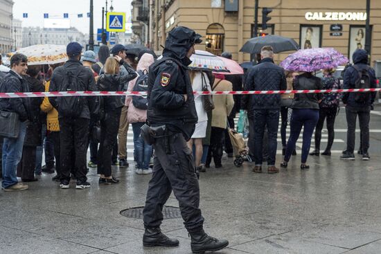 Bomb threat is checked in St. Petersburg