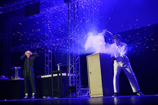 WOW!HOW? science festival for schoolchildren