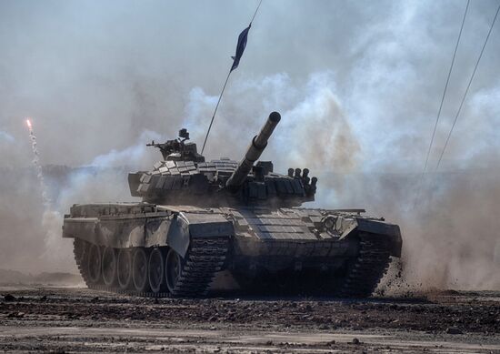 Lugansk and Donetsk tank crews compete in tank biathlon