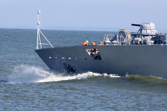 Baltic Fleet ships set out to sea for Zapad 2017 military exercise