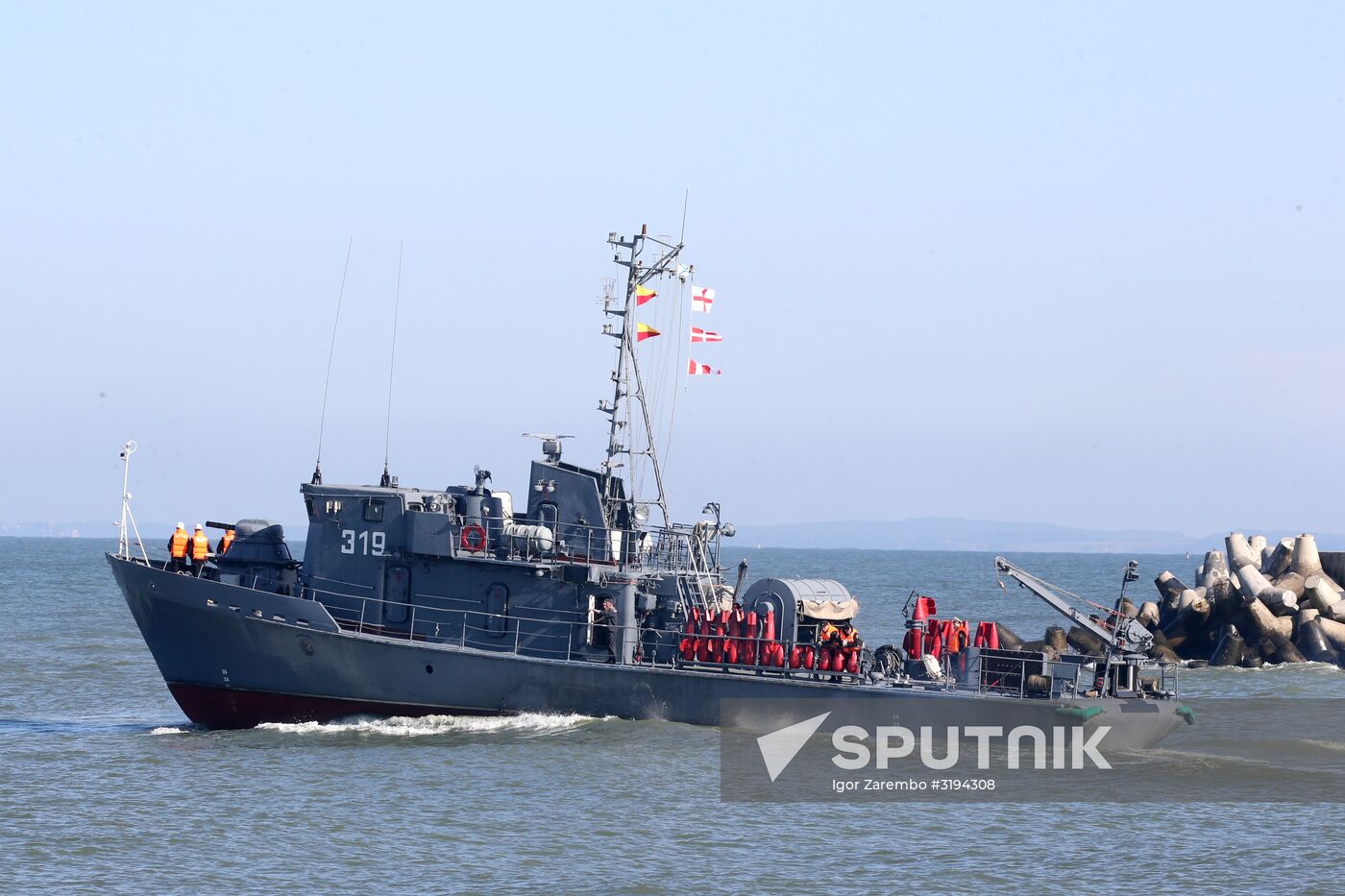 Baltic Fleet ships set out to sea for Zapad 2017 military exercise