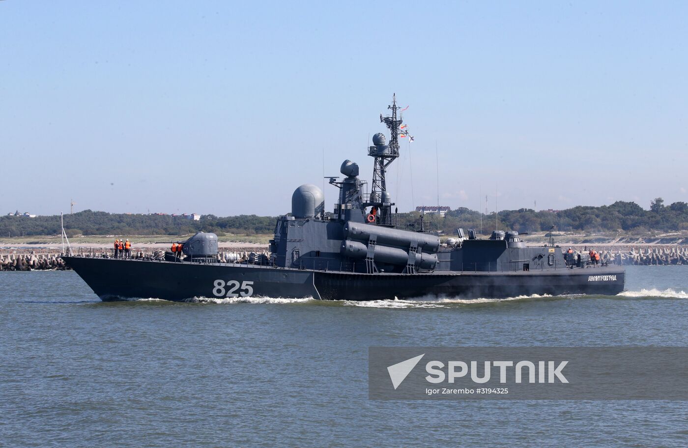 Baltic Fleet ships set out to sea for Zapad 2017 military exercise