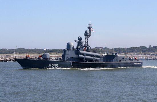 Baltic Fleet ships set out to sea for Zapad 2017 military exercise